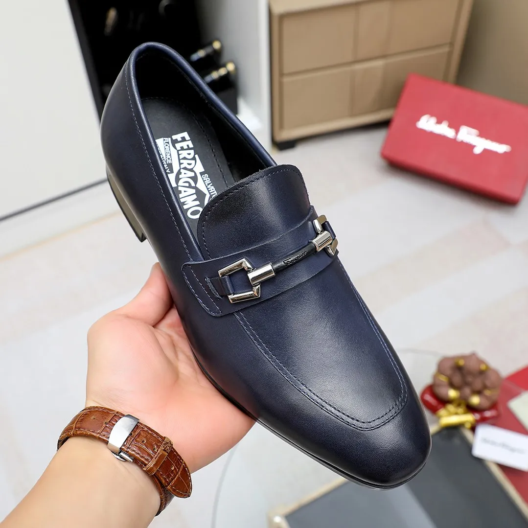 Men's shoes 💰460 🔥Ferragamo's new men's casual slip-on shoes🇨🇳Official website original 1:1 mold, original quality💯Fine workmanship, high-end luxury☘The upper is made of imported Italian first-layer cowhide🌴Luxurious water dyeing🐂Leather lining🍓Rubber wear-resistant and non-slip outsole, breathable and comfortable to wear🍍The first choice for high-grade men, 5 colors available! Code number 38-44 (45.46. Customized)